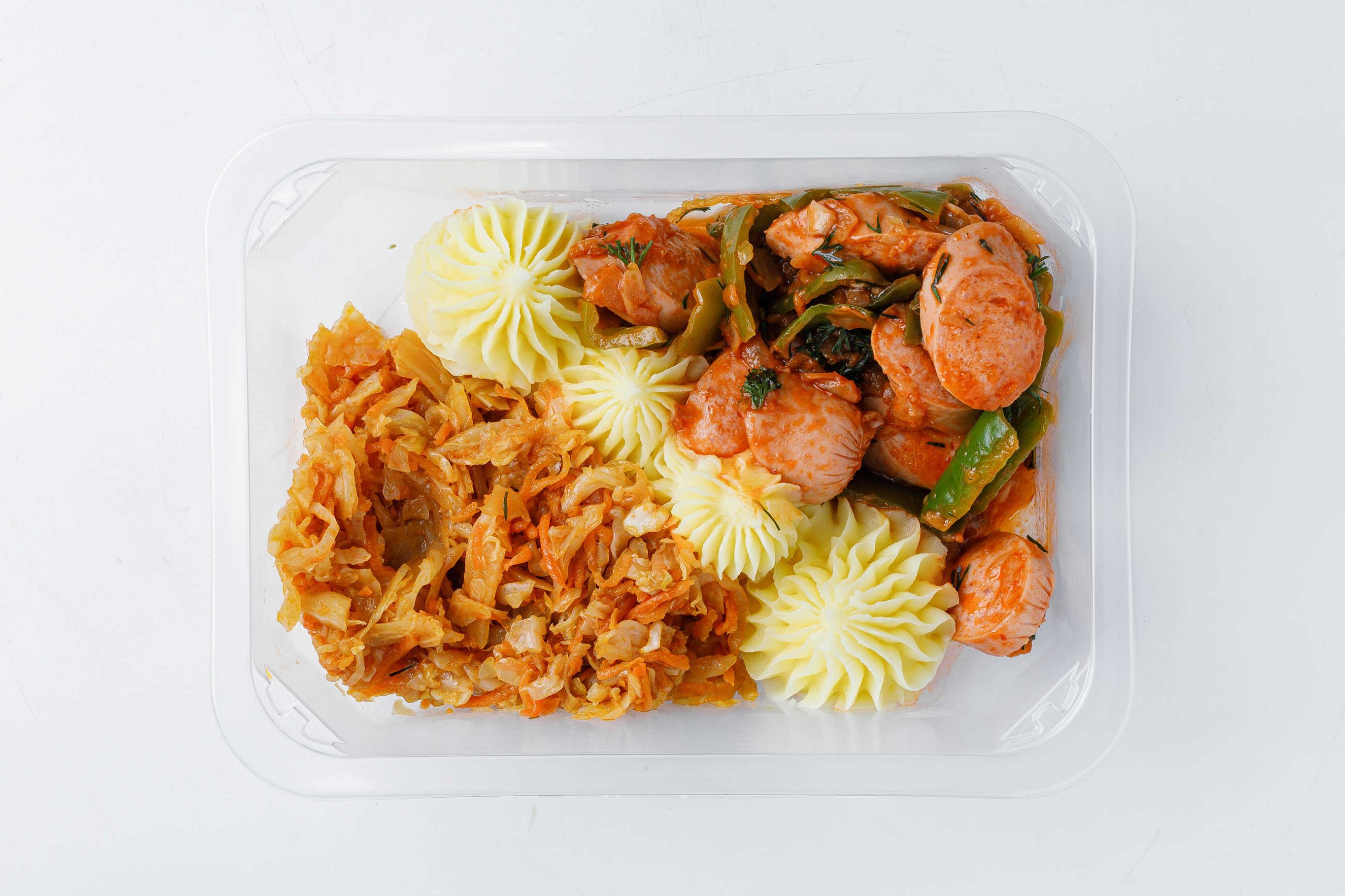 Упак Колбаска в грузинском соусе с пюре и тушеной капустой (1порц)